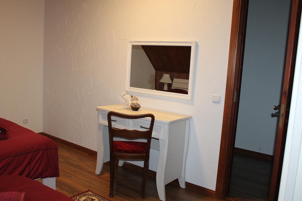 Krapi Guesthouse Treimani Екстер'єр фото
